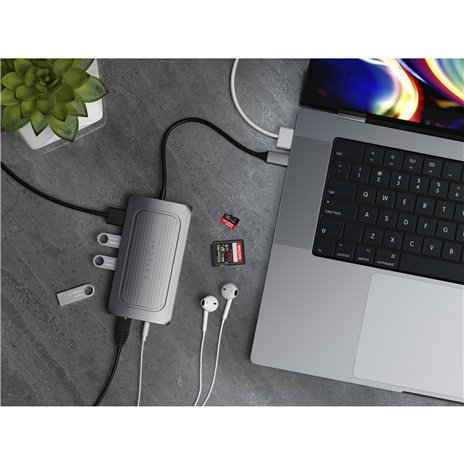 Satechi USB4 Multiport Adapter with 8K HDMI space gray