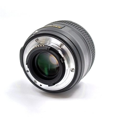 Nikon AF-S 50/1,8 G + paraluce HB-47