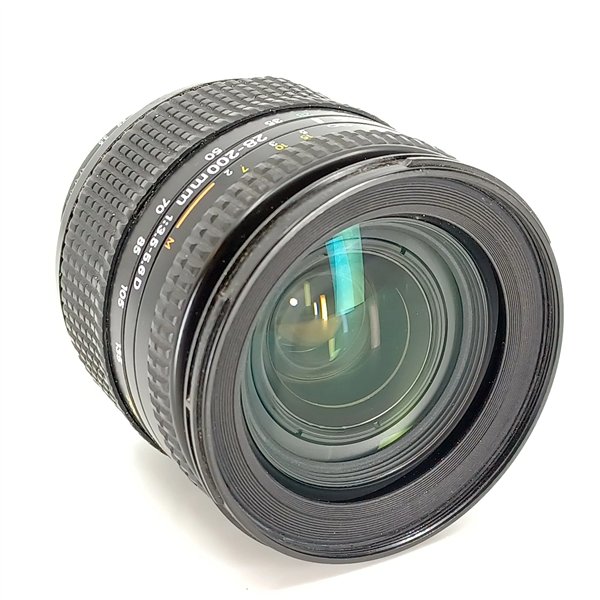 Nikon AF 28-200/3,5-5,6 D + paraluce