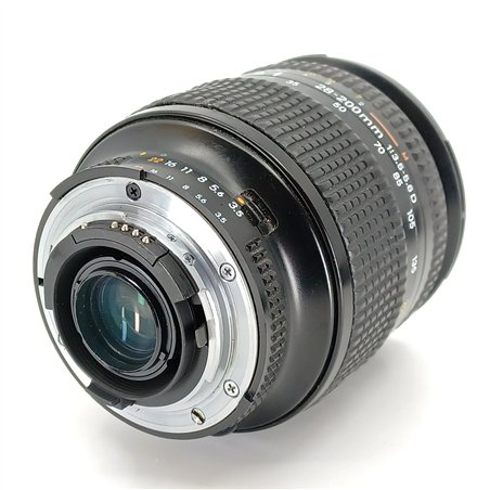 Nikon AF 28-200/3,5-5,6 D + paraluce