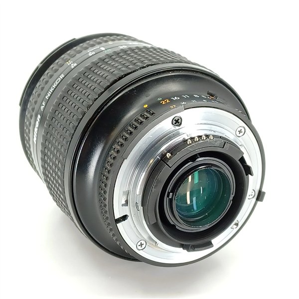 Nikon AF 28-200/3,5-5,6 D + paraluce
