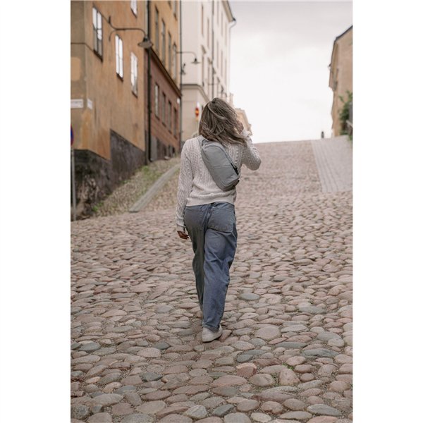 Pacsafe V Action Sling digital grau