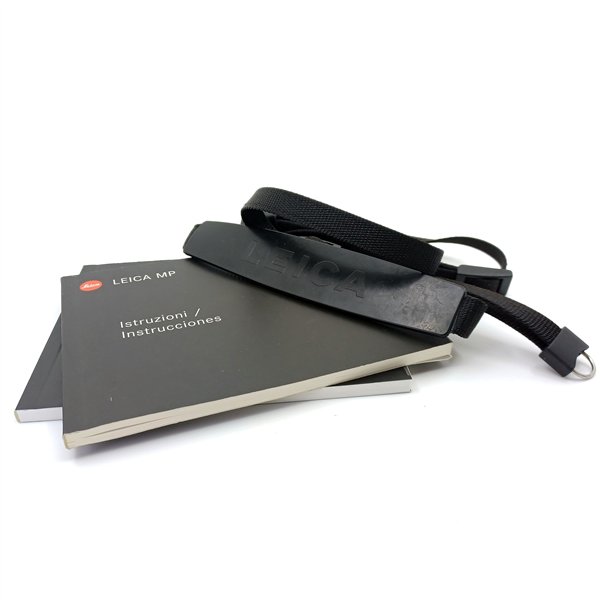 Leica M-P 0.72 corpo nero + Leicavit-M nero (14009) + Leica manovella (14438)