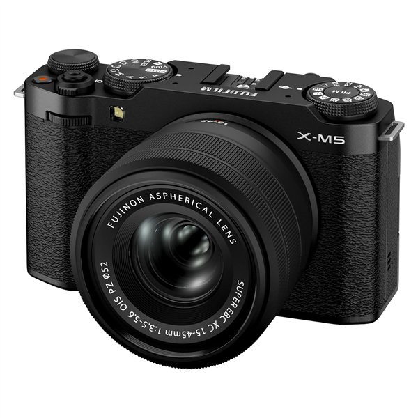 Fujifilm X-M5 + 15-45/3,5-5,6 OIS PZ black