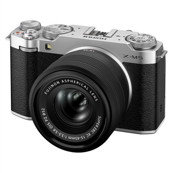 Fujifilm X-M5 + 15-45/3,5-5,6 OIS PZ silver
