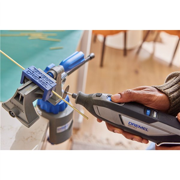 Dremel 8240 2.0 Ah 12V 65 pz.