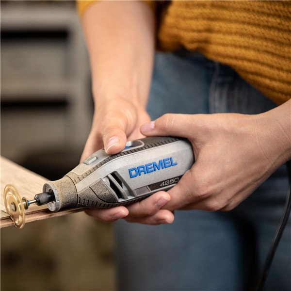 Dremel 4250 128 pz.+ accessorio