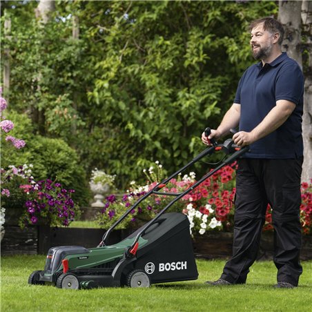 Bosch UniversalRotak 18V-37-550 Taglia Erba a batteria