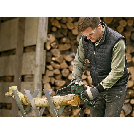 Bosch EasyChain 18V-15-7 sega taglio rami a batteria