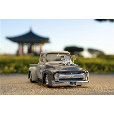 Jada Street Fighter 1956 Ford Pickup 1:24 + Guile    253255057