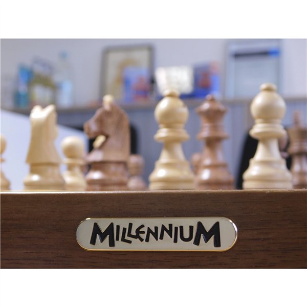 Millennium Schachcomputer The King Performance