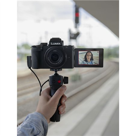 Panasonic Lumix DC-G100D nero + H-FS 12-32 + DMW-SHGR2