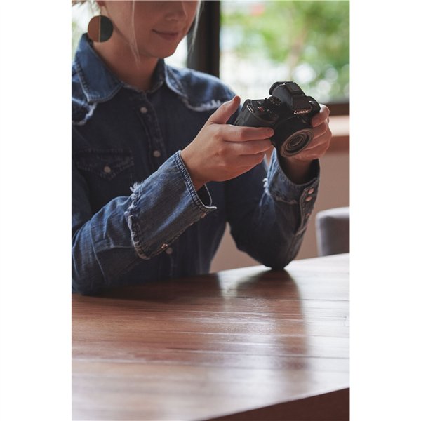 Panasonic Lumix DC-G100D nero + H-FS 12-32 + H-FS 45-150 E