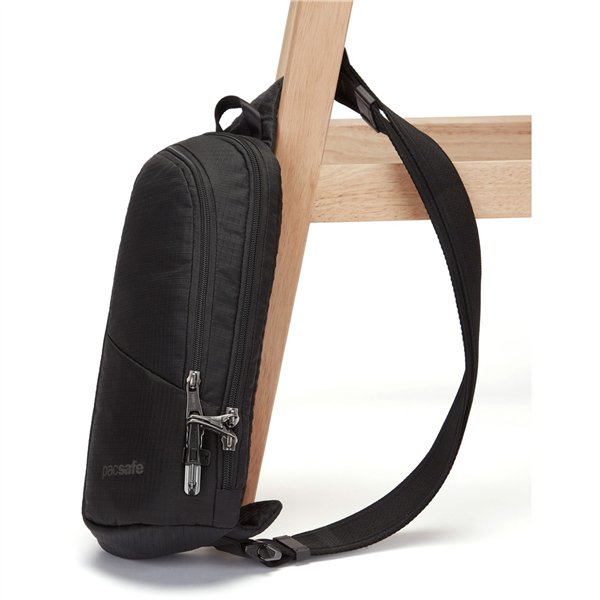 Pacsafe V Action Sling jet schwarz