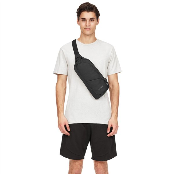 Pacsafe V Action Sling jet schwarz