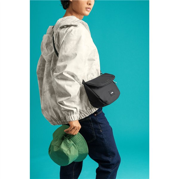 Pacsafe GO Saddle Crossbody nero