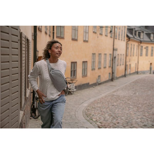 Pacsafe V Action Sling digital grau