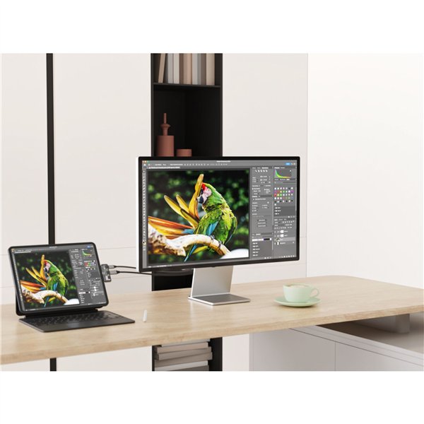 Satechi USB-C PD Mobile XR Hub & MicroSD Card Reader space grey