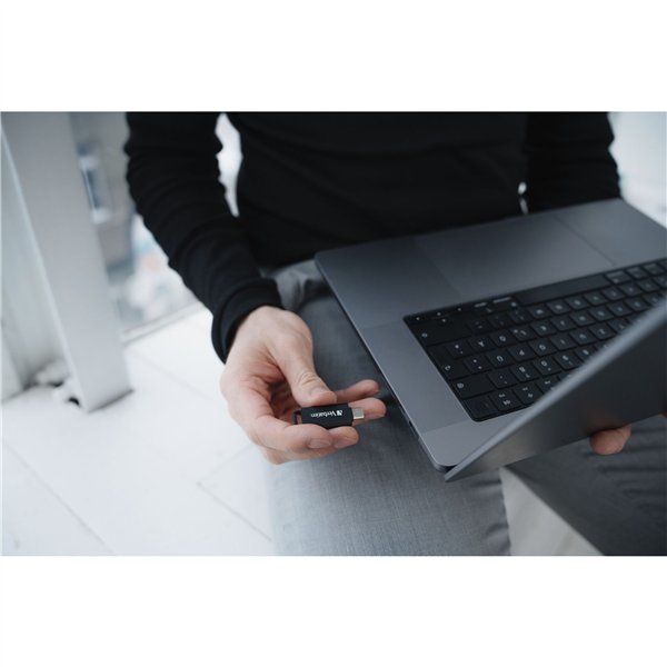 Verbatim Retractable       128GB USB 3.2 Gen 1 USB-C