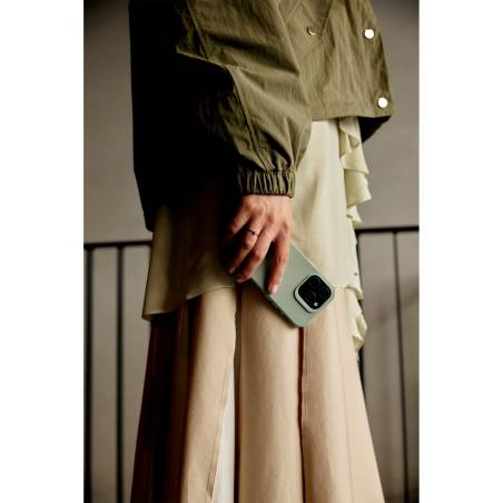 Decoded AntiMicrobial Silicone Backcover iPhone 16 Pro Jade