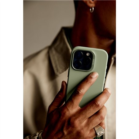 Decoded AntiMicrobial Silicone Backcover iPhone 16 Pro Jade