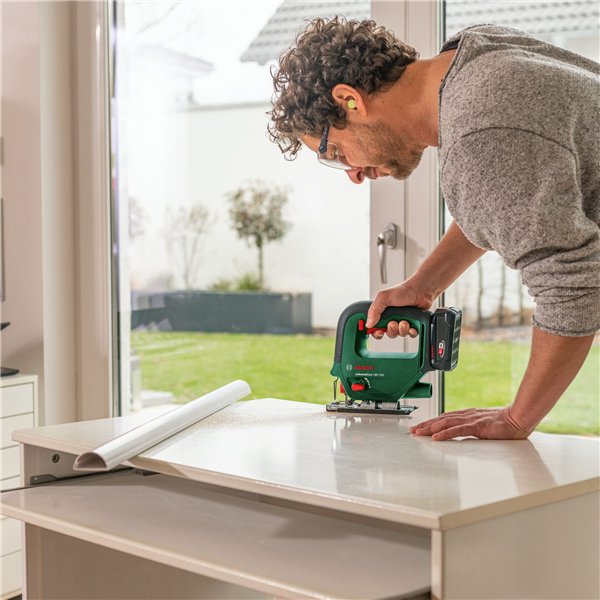 Bosch UniversalSaw 18V Baretool