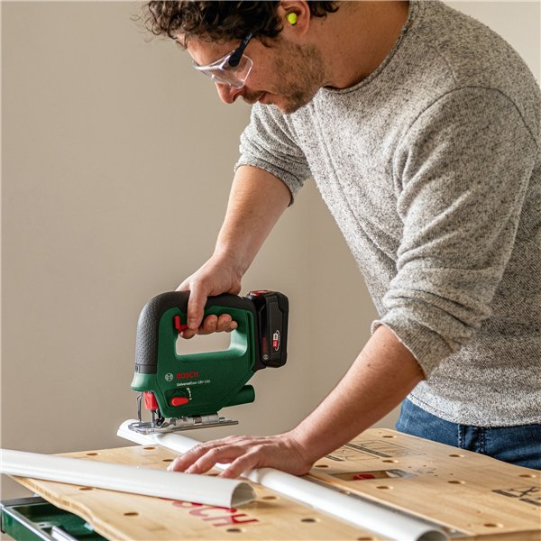 Bosch UniversalSaw 18V Baretool