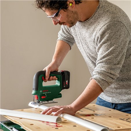 Bosch UniversalSaw 18V Baretool