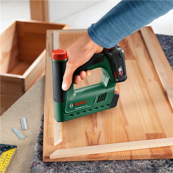 Bosch UNIVERSALTACKER 18V-14