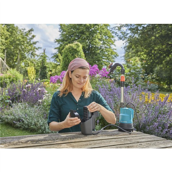 Gardena 2000/2 18V P4A   pompa a cisterna acqua piovana a batt.
