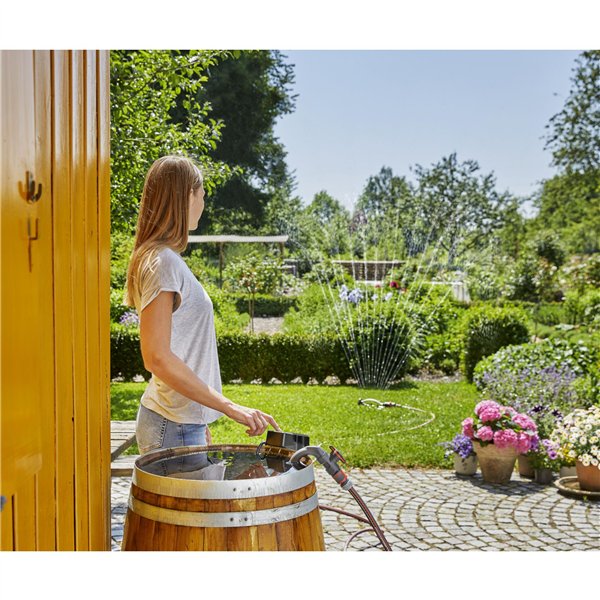 Gardena 2000/2 18V P4A   pompa a cisterna acqua piovana a batt.