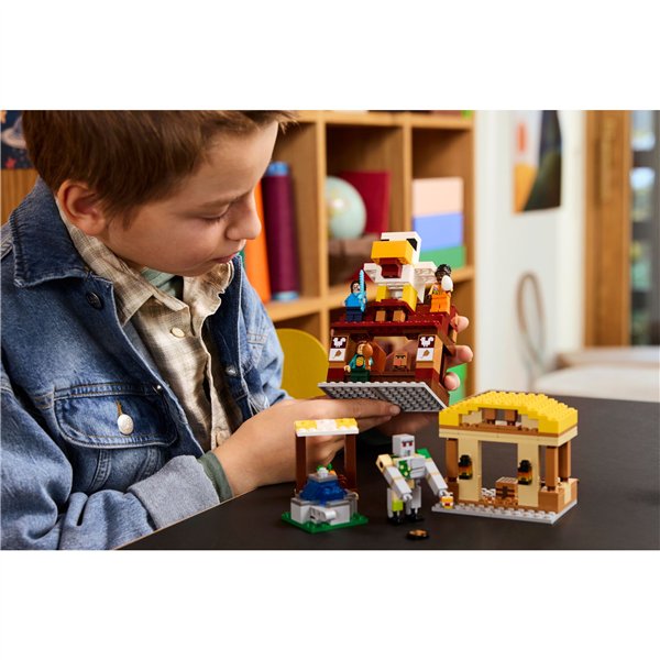 LEGO Minecraft 21273 The Ghast Balloon Village Attack