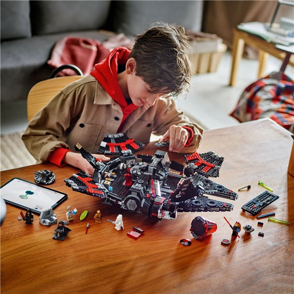 LEGO Star Wars 75389 The Dark Falcon