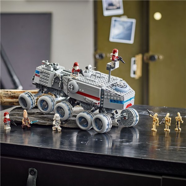 LEGO Star Wars 75413 Republic Juggernaut