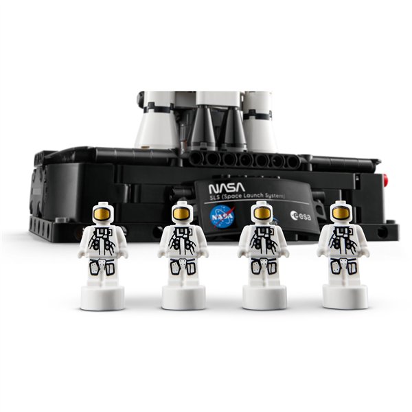 LEGO Technic 42221  NASA Artemis Space Launch System Rocket
