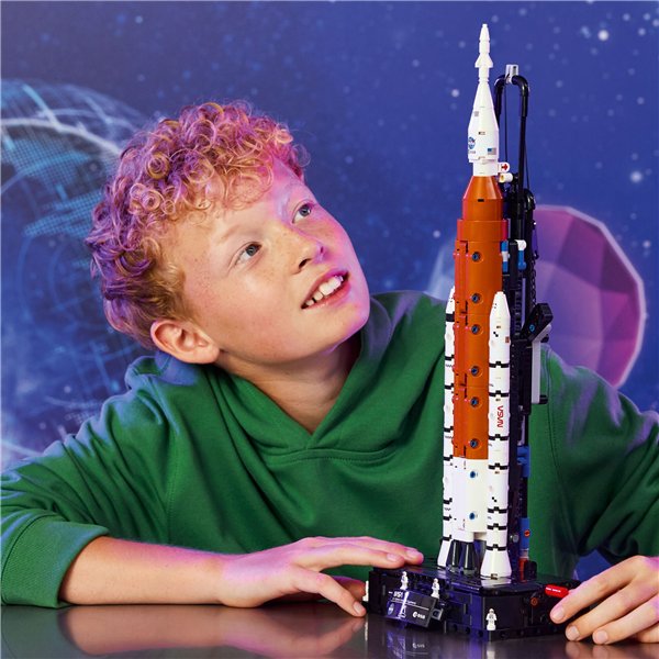 LEGO Technic 42221  NASA Artemis Space Launch System Rocket