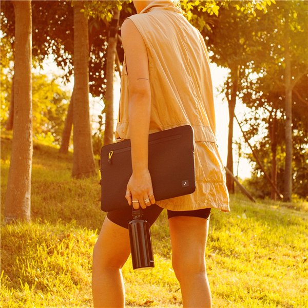 Native Union Ultralight Sleeve for MacBook 13  Black