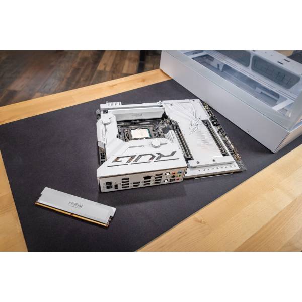 Crucial Pro DDR5-6000 Set 32GB 2x16GB UDIMM bianco Overclocking