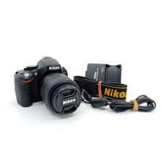 Nikon D5100 + AF-S 18-55/3,5-5,6 G