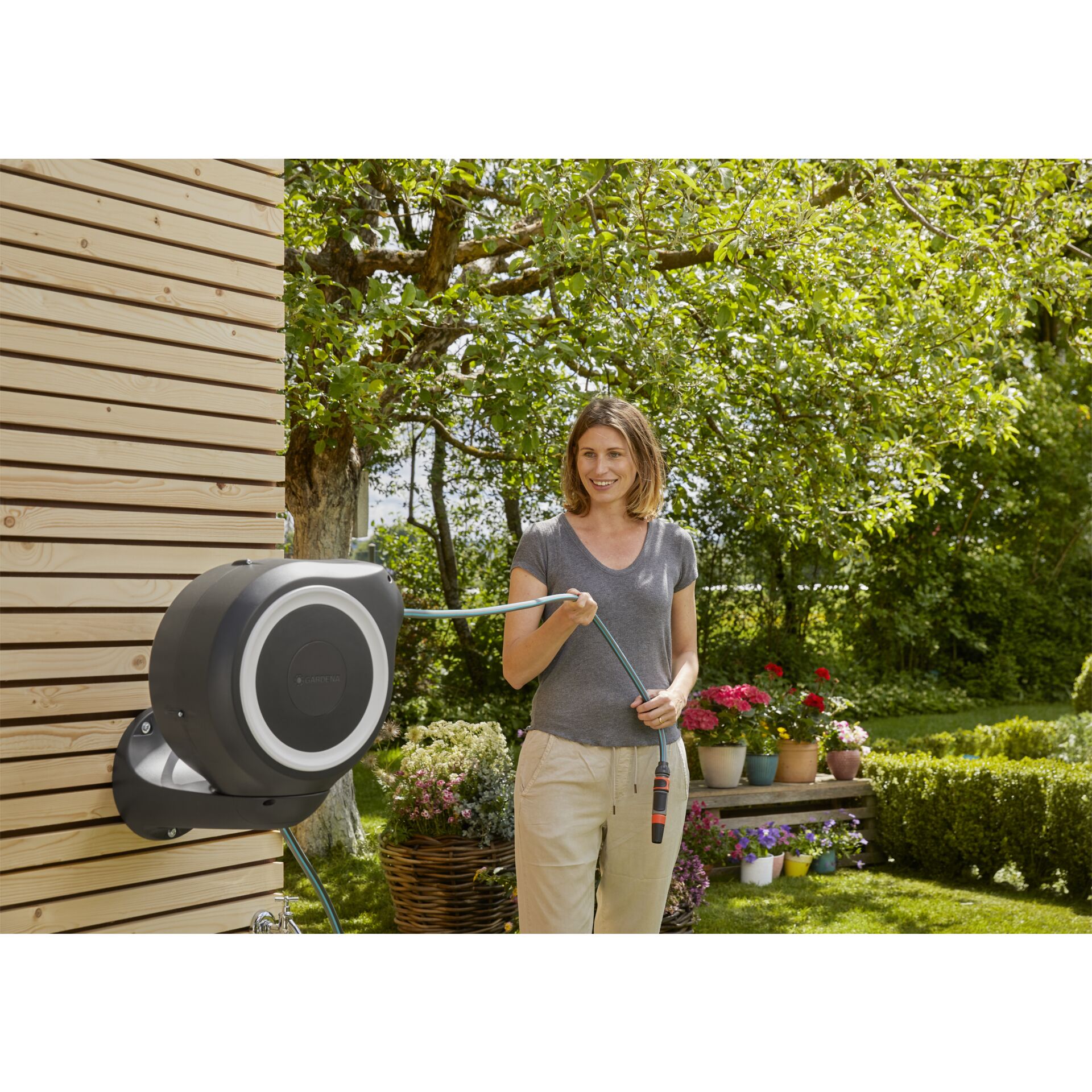 Gardena Wall-mounted Hose Box RollUp M (white) 20 m