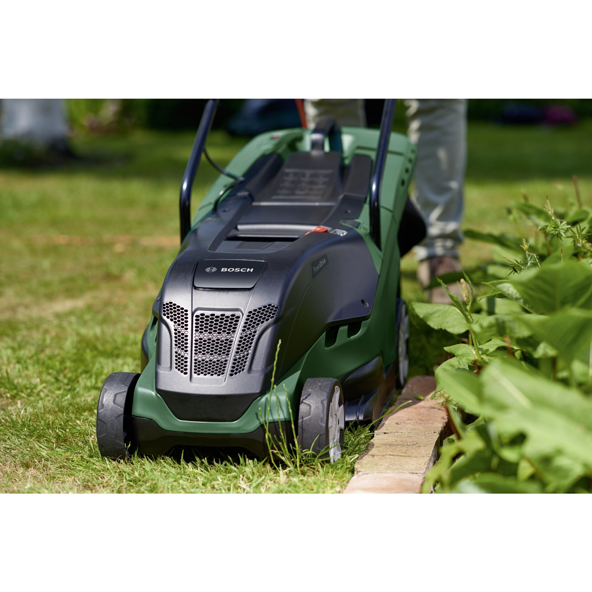 Bosch UniversalRotak 450 rasaerba elettrico