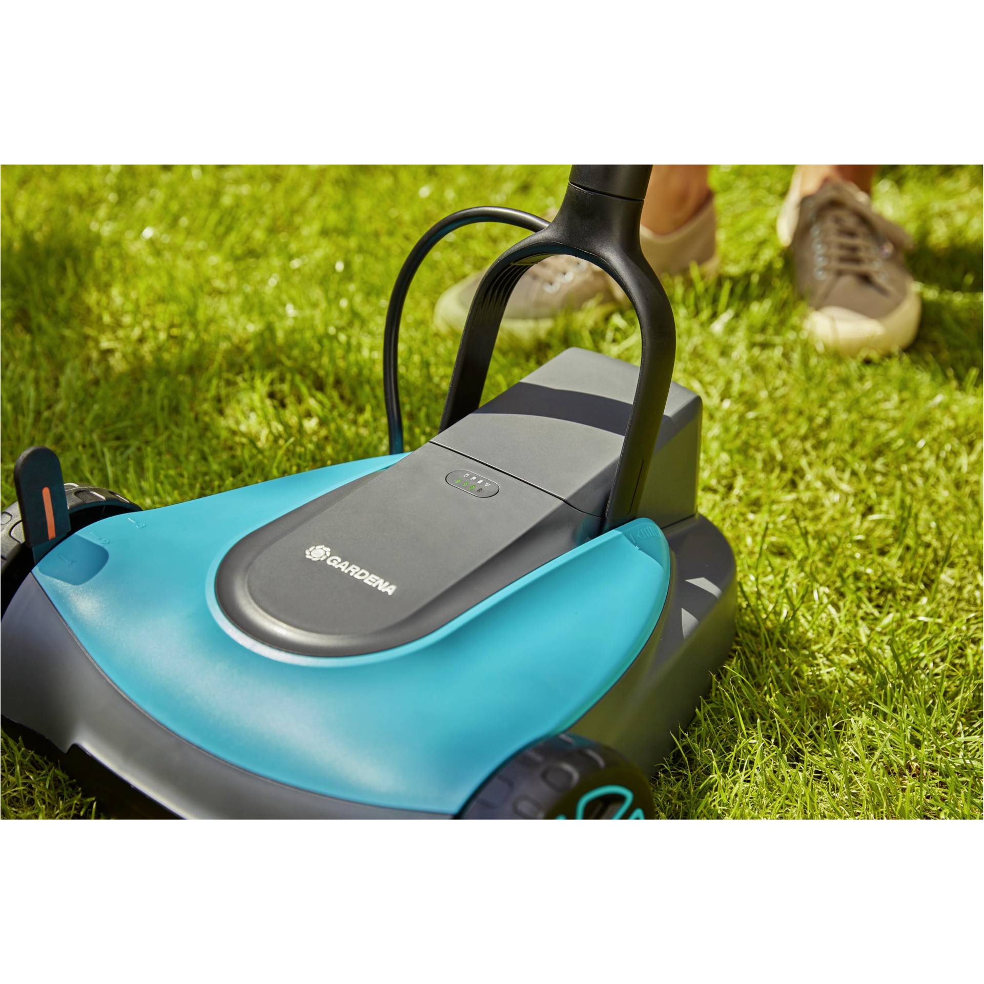 Gardena cordless lawn mower HandyMower 22/18V P4A Set
