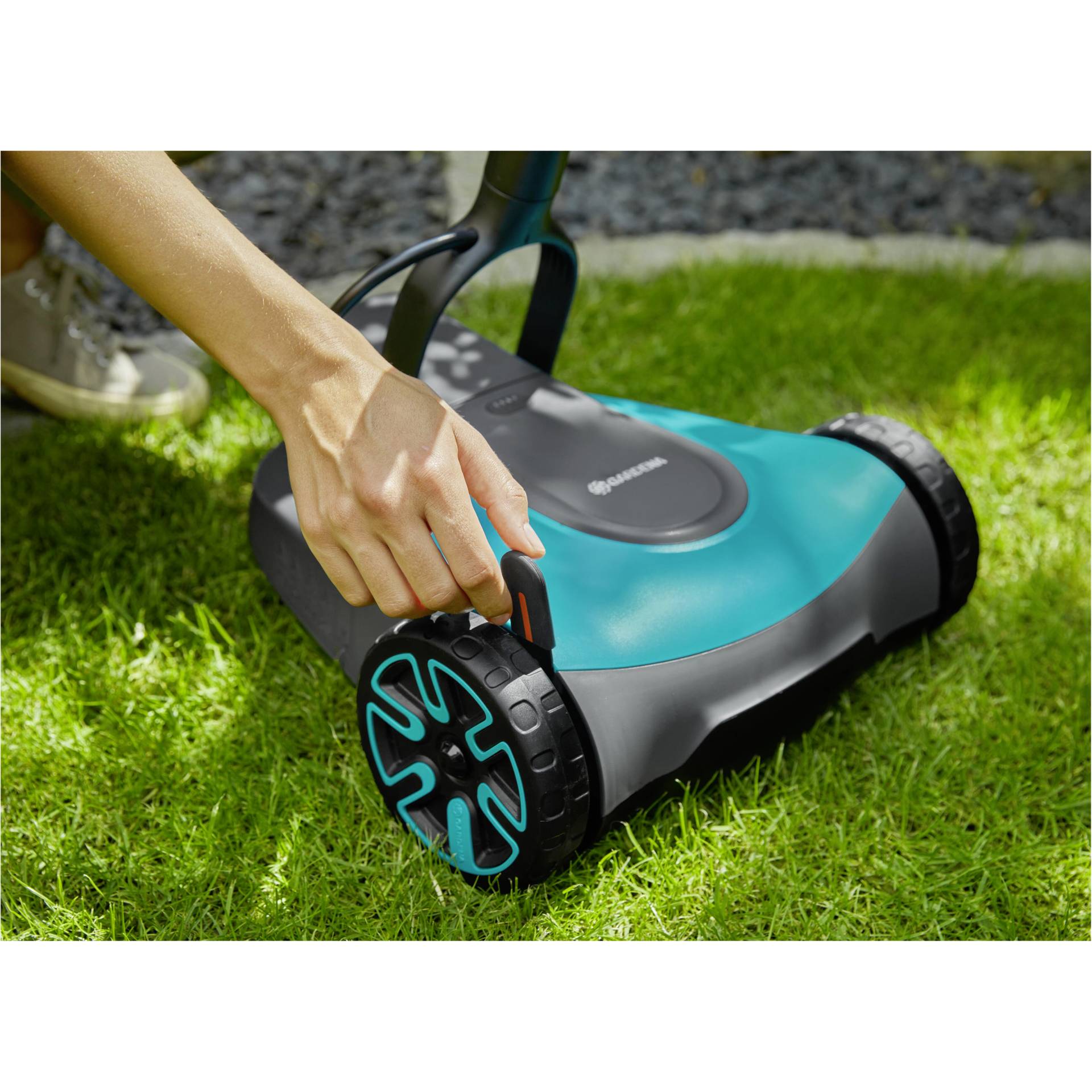 Gardena cordless lawn mower HandyMower 22/18V P4A Set