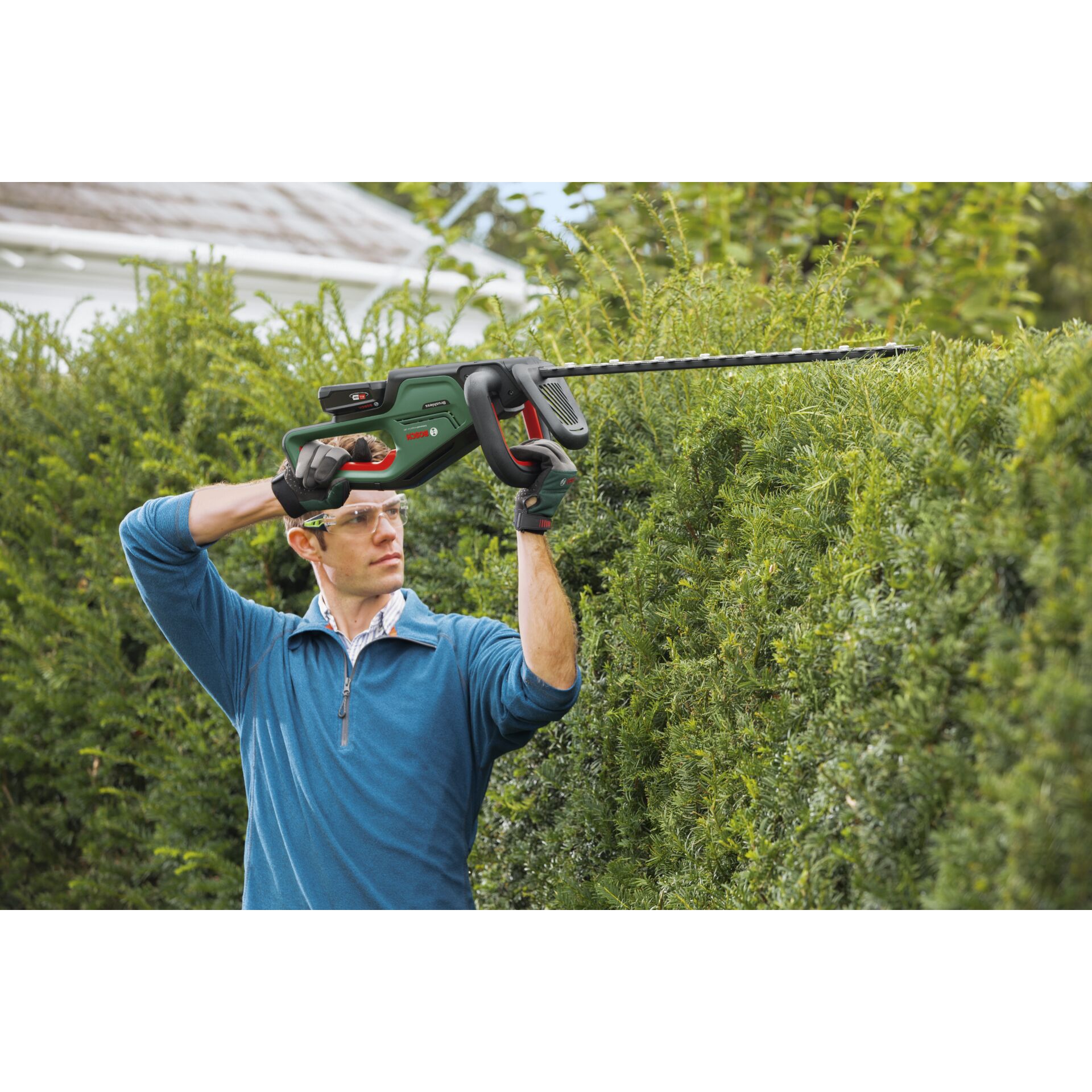 Bosch UniversalHedgeCut 18-50 Cordless Hedgecutter
