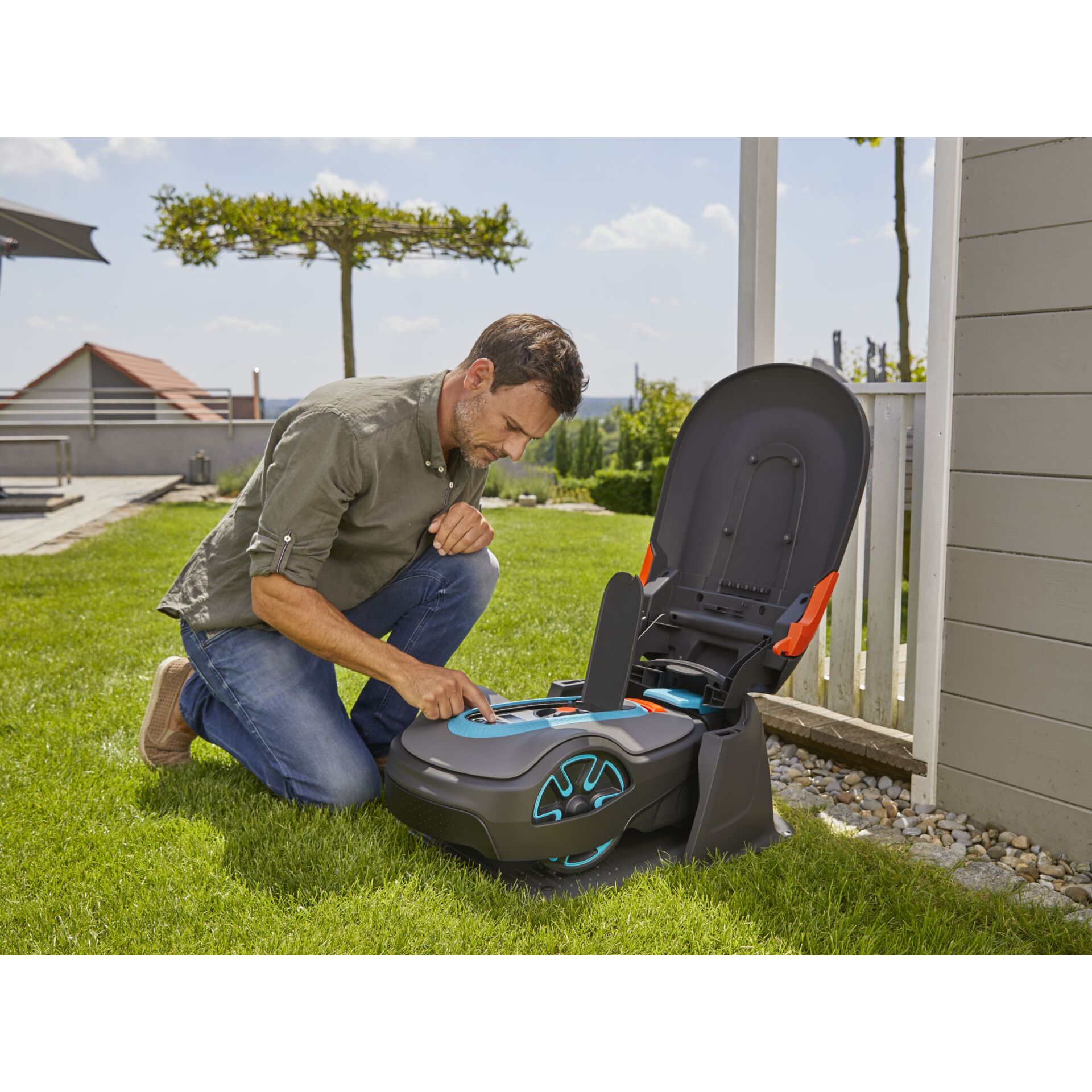 Gardena Garage for robotic lawn mower