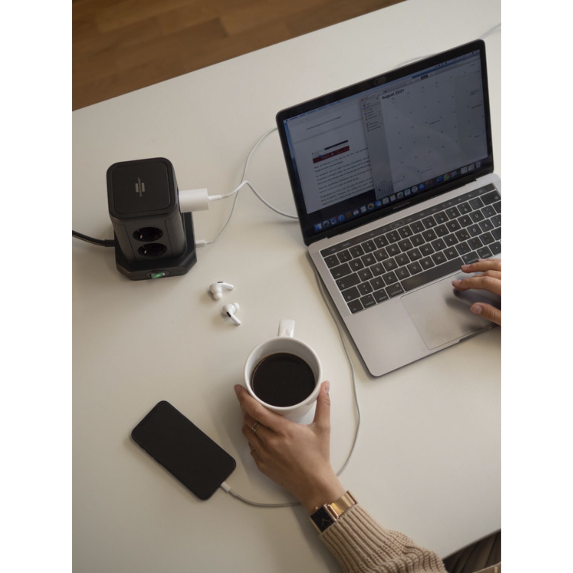 Brennenstuhl Socket Tower 8-fold with 4 USB 2m    black