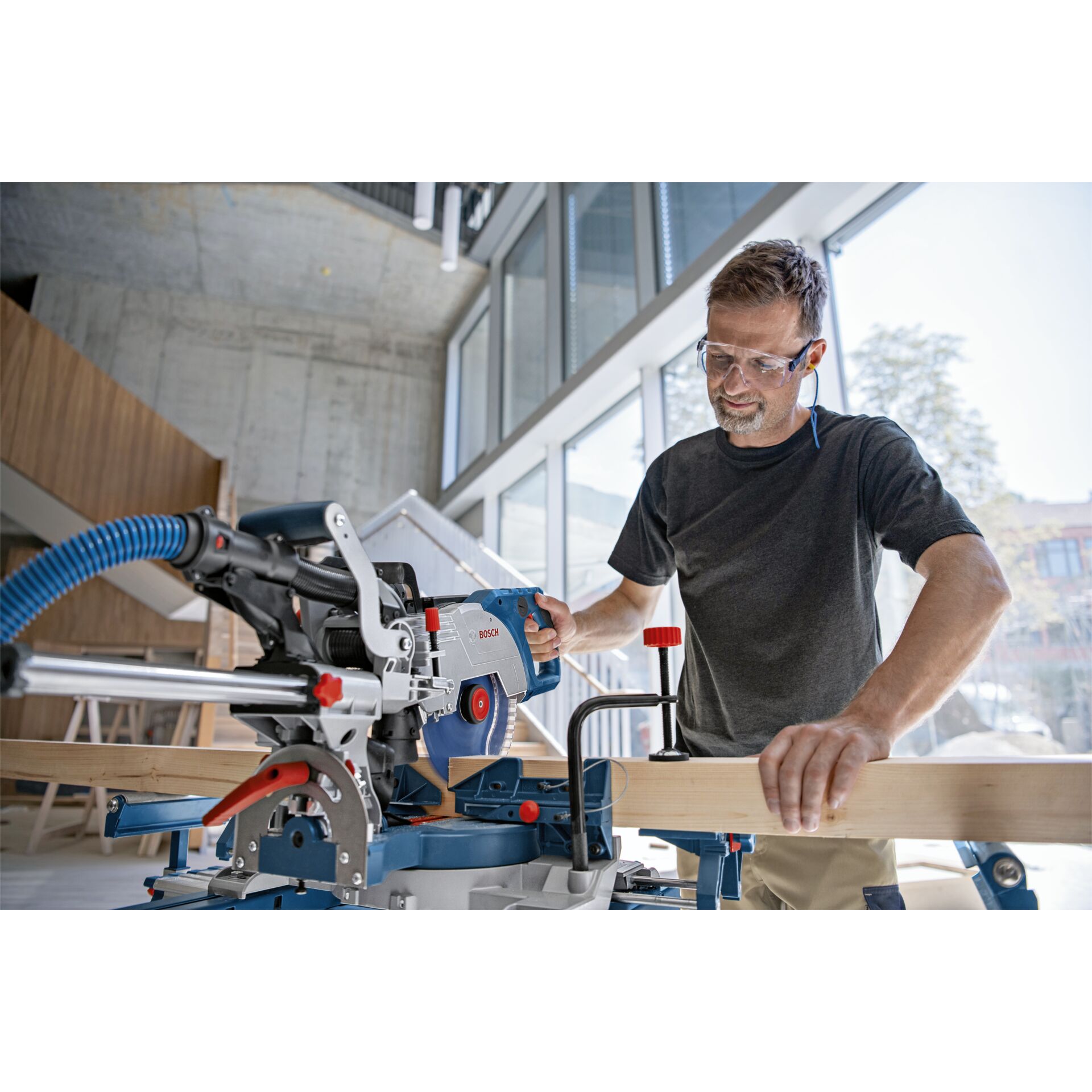 Bosch GCM 18V-216 DC solo Akku-Kapp- und Gehrungssäge