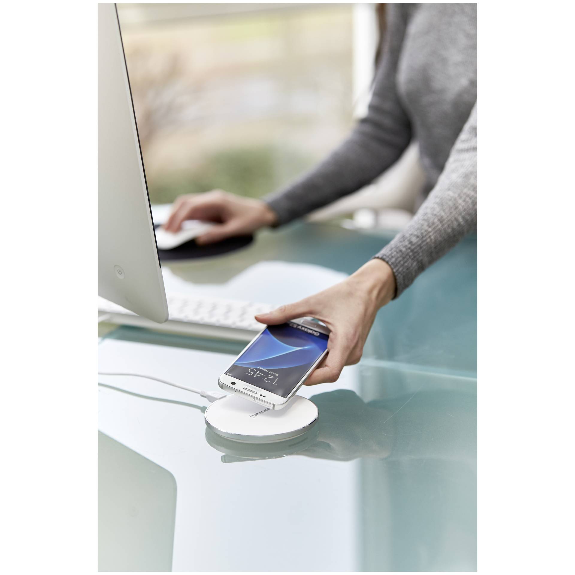 Intenso Wireless Charger QI incl Fast Charge adatt. bianco