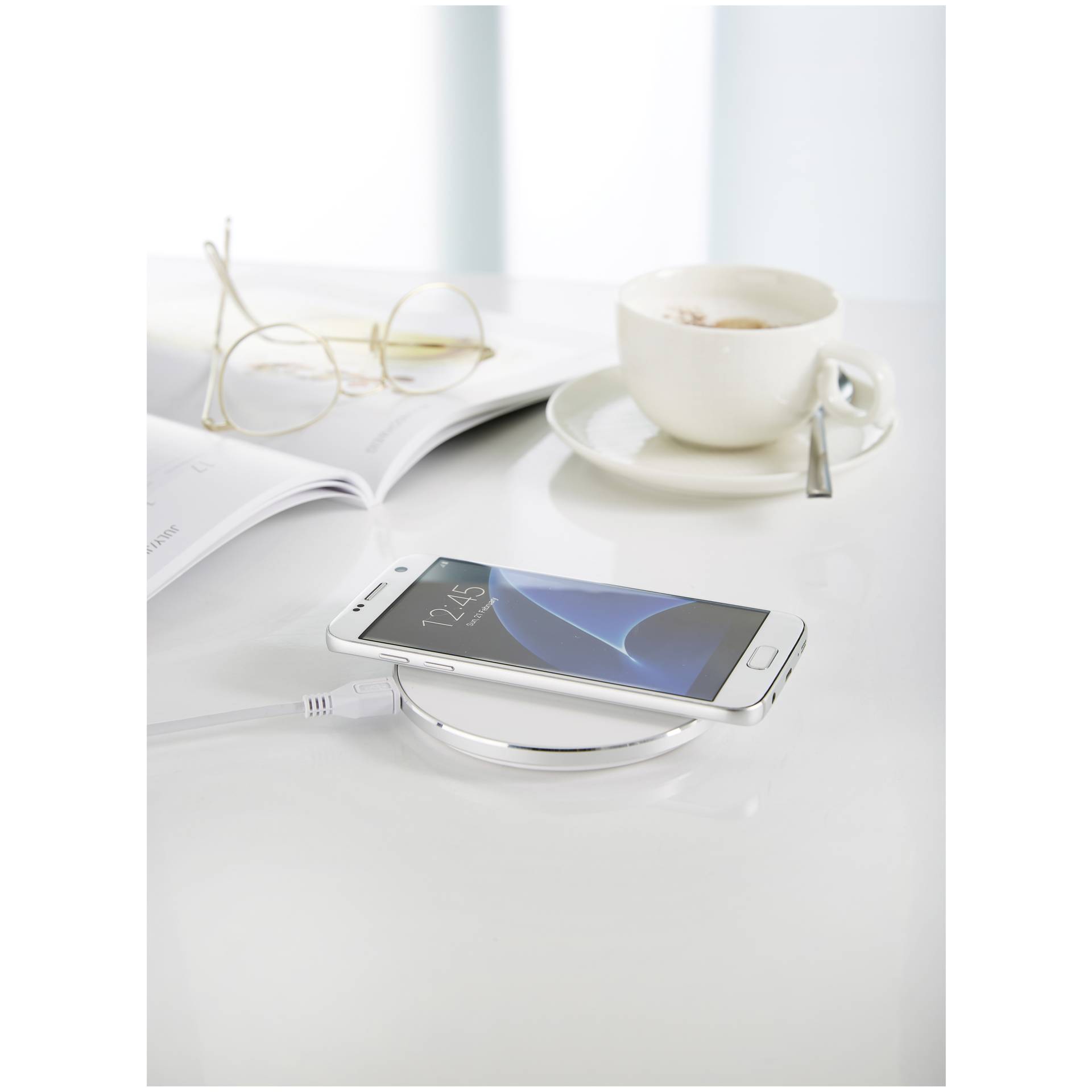 Intenso Wireless Charger QI incl Fast Charge adatt. bianco