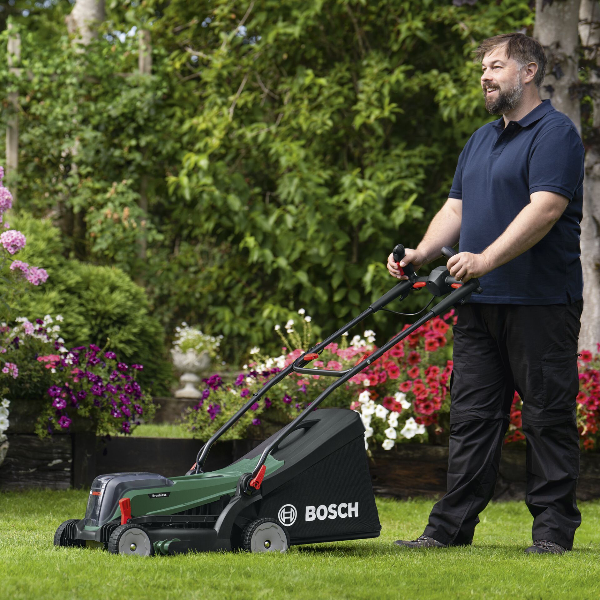 Bosch UniversalRotak 18V-37-550 Taglia Erba a batteria solo